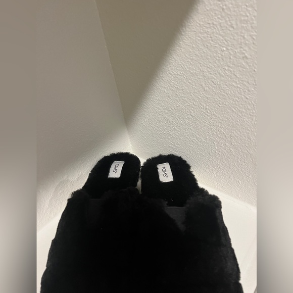 Alpargata Mallow Mule Fluff Black
Faux Fur Slipper TOMS - Picture 3 of 5